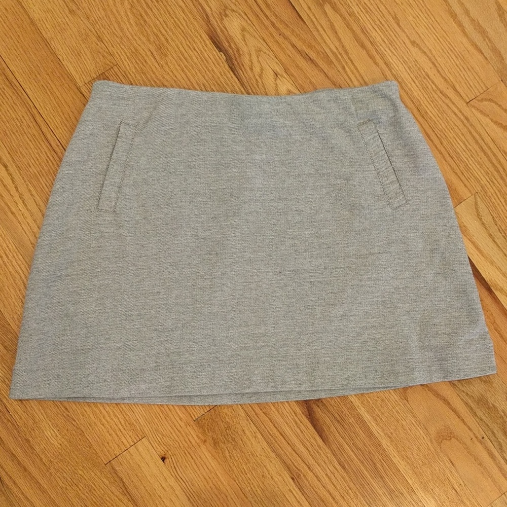 3/$30 Gap factory stretchy grey mini skirt size M